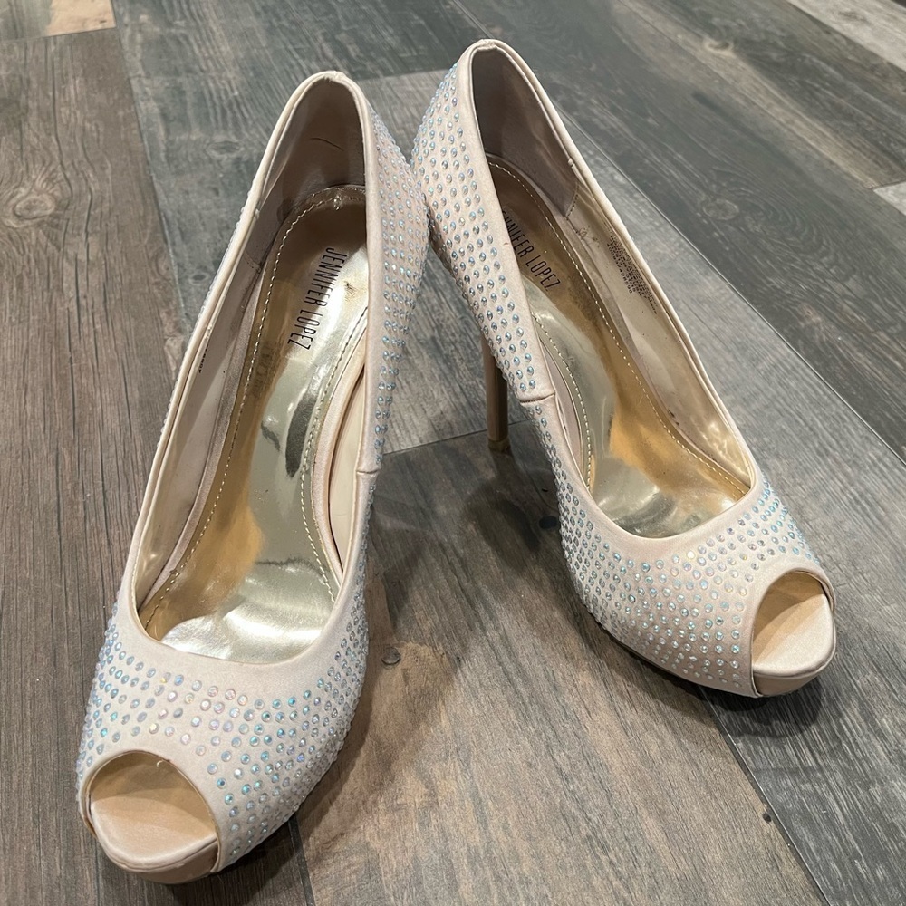 Womans Jennifer Lopez Blingy Blush Pumps Stiletto 8M Nude Rhinestones Peep Toe